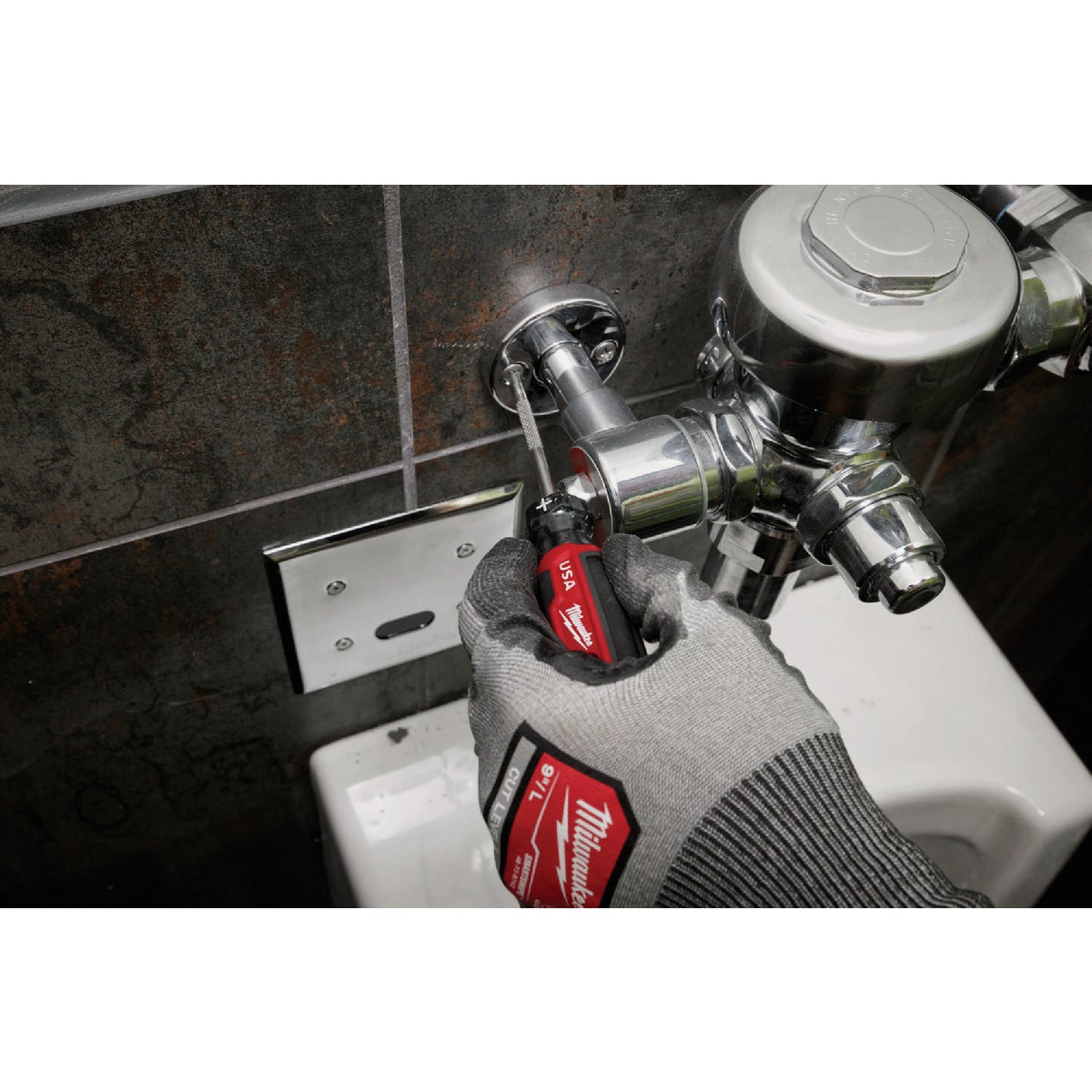 Milwaukee #3 x 6 In. Phillips Screwdriver with Cushion Grip Image 5