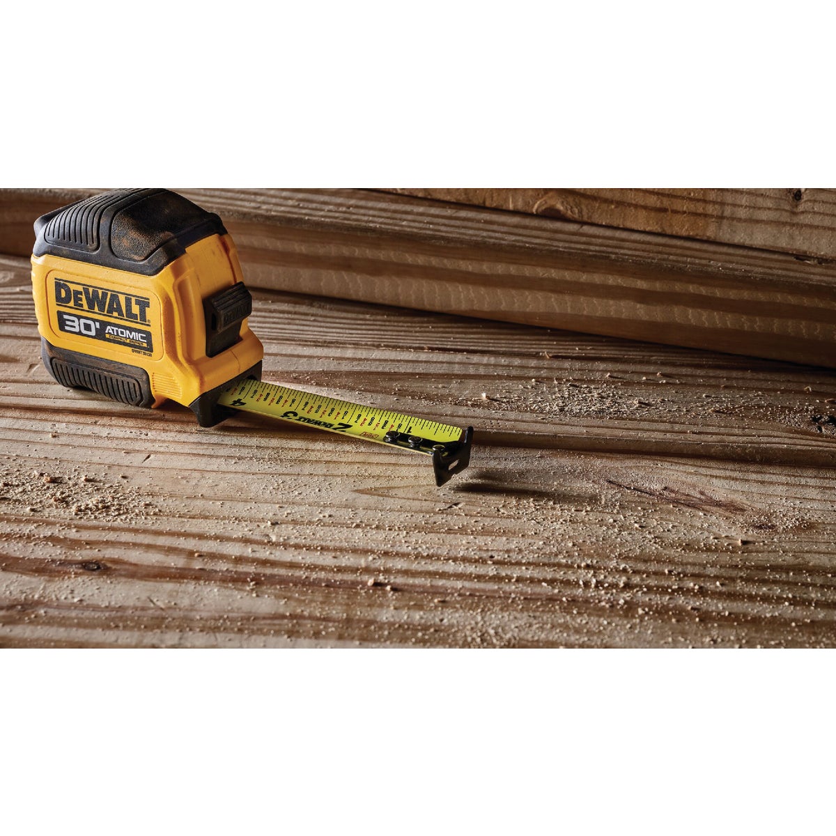 DEWALT ATOMIC 30 Ft. Tape Measure Image 3