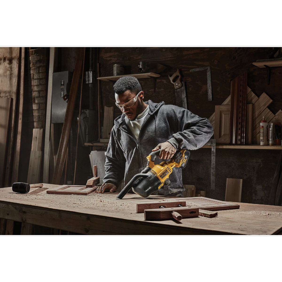 DEWALT 20V MAX Cordless Dry Hand Vacuum (Tool Only) Image 3