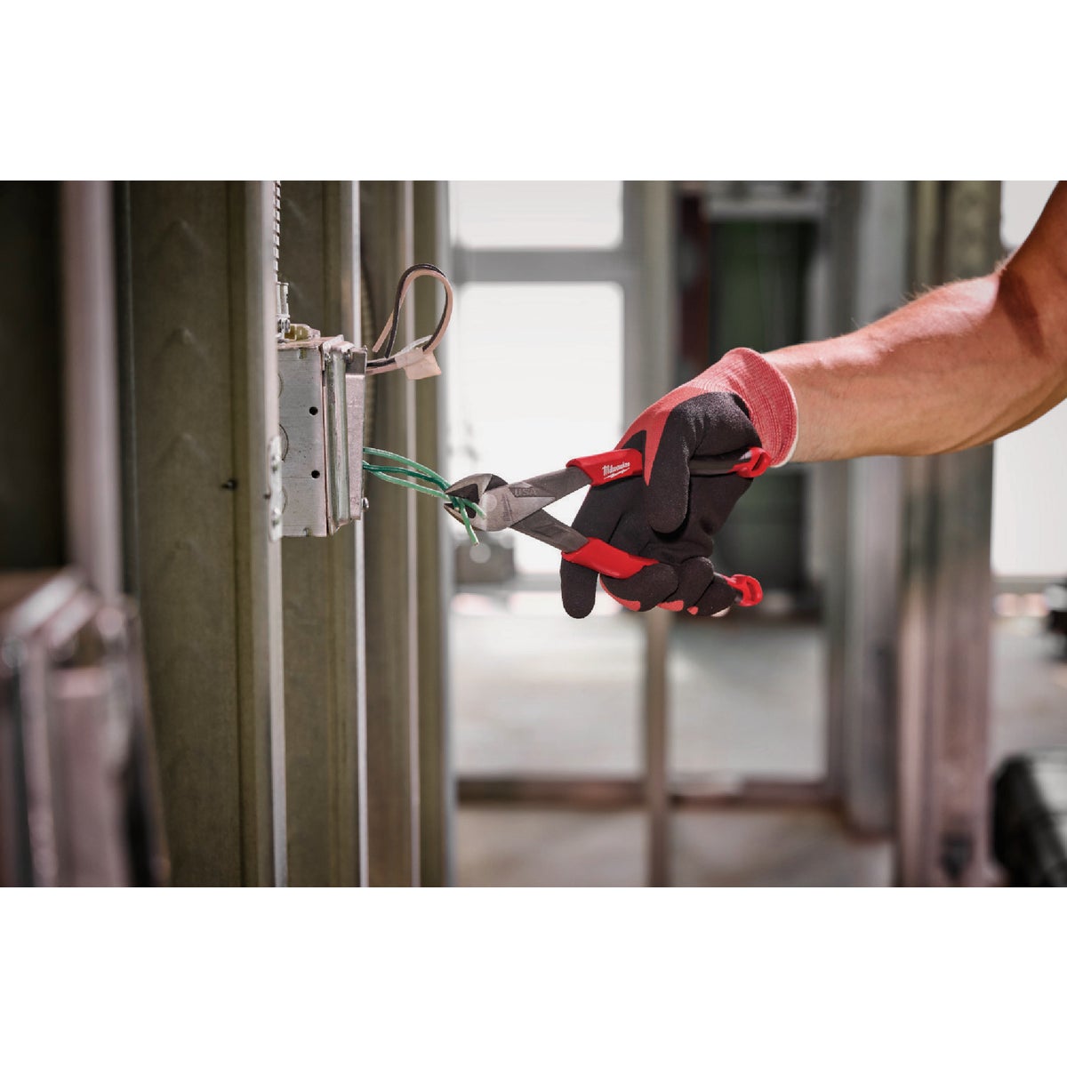 Milwaukee 6 In. Comfort Grip Diagonal Cutting Pliers (USA) Image 2