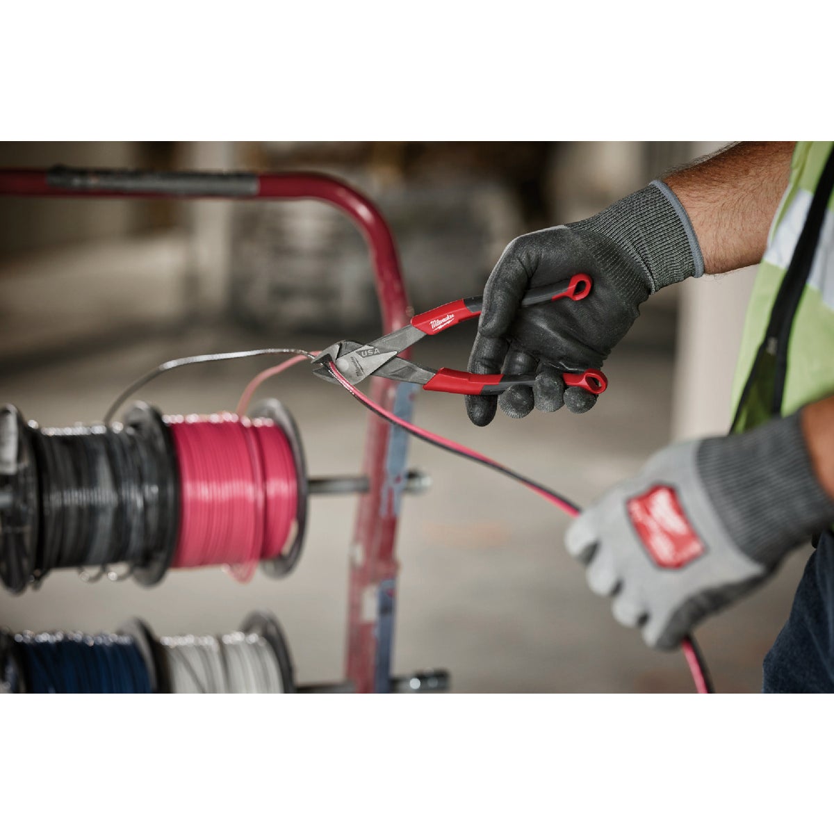 Milwaukee 6 In. Comfort Grip Diagonal Cutting Pliers (USA) Image 4