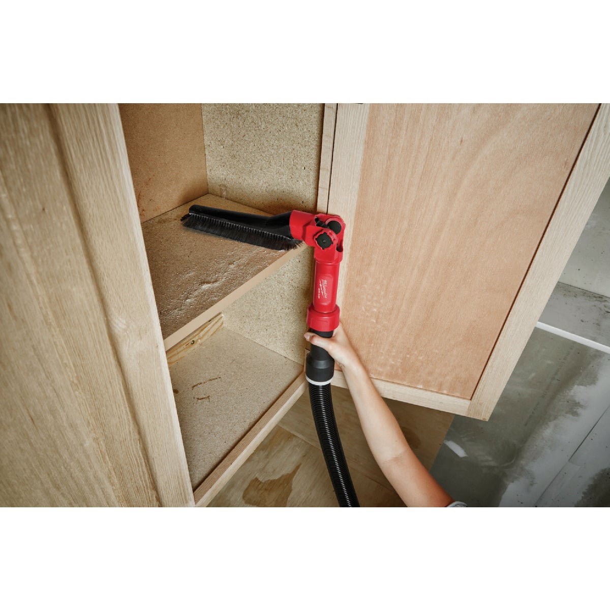 Milwaukee AIR-TIP 1-1/4 In. - 2-1/2 In. Red Plastic Low-Profile Pivoting Vacuum Brush Image 2