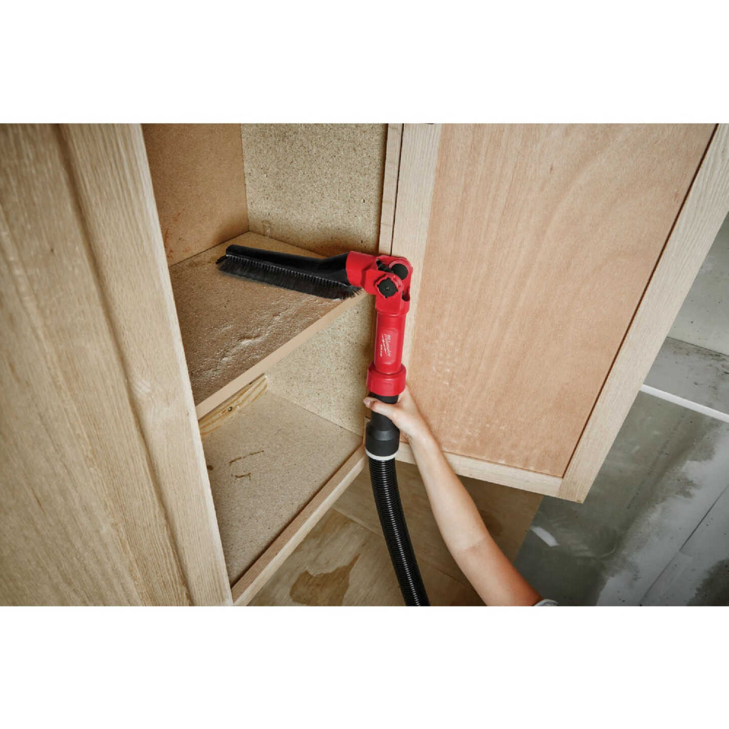 Milwaukee AIR-TIP 1-1/4 In. - 2-1/2 In. Red Plastic Low-Profile Pivoting Vacuum Brush Image 2