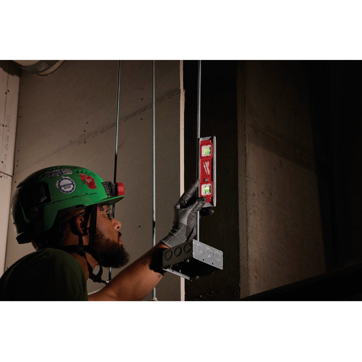 Milwaukee 9 In. Torpedo Level with Lighted Vials Image 5