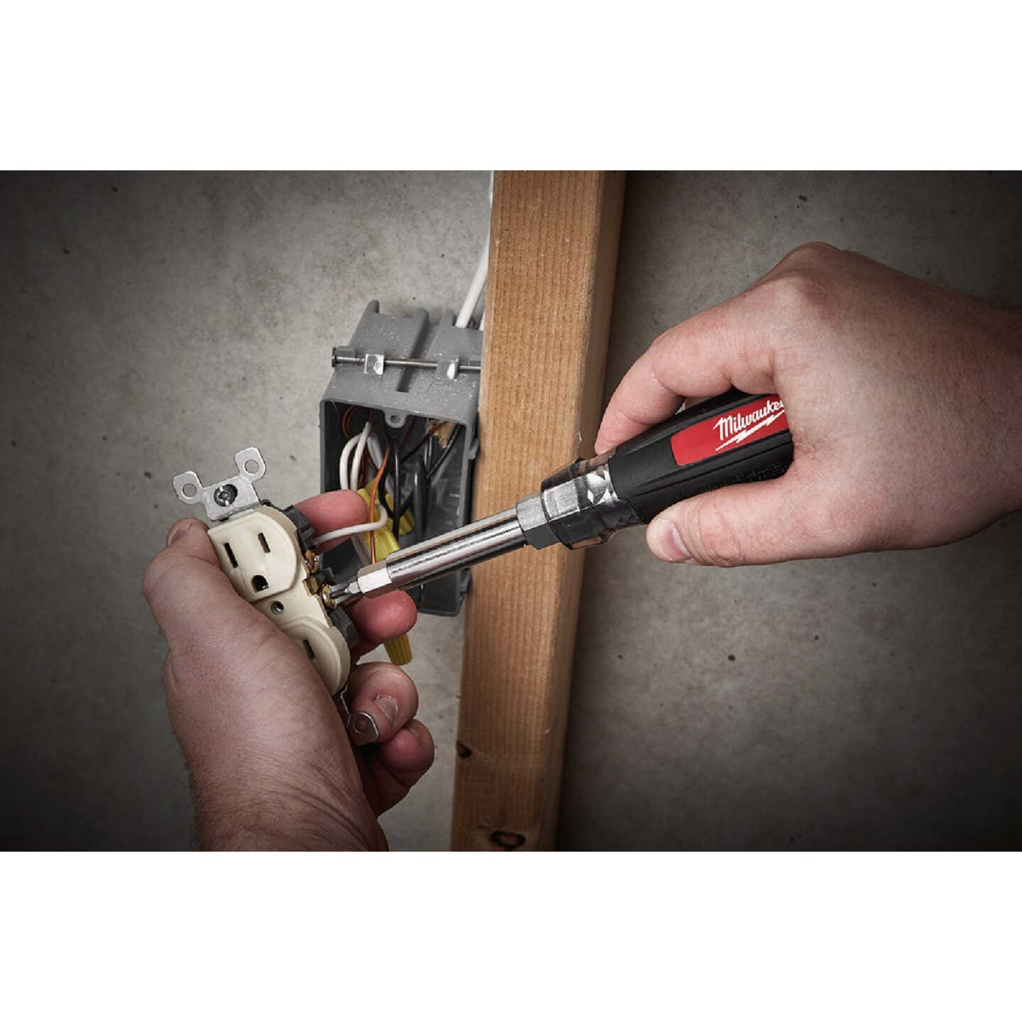 Milwaukee 13-in-1 Cushion Grip Multi-Bit Screwdriver with ECX Image 2