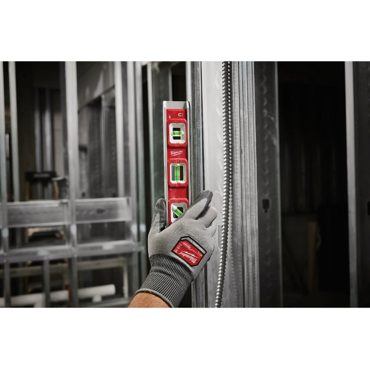 Milwaukee 10 In. Magnetic Torpedo Level Image 2