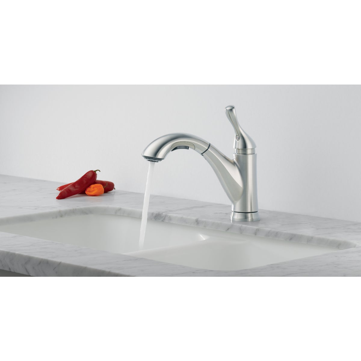 Delta Grant 1-Handle Lever Pull-Out Kitchen Faucet, Chrome Image 2