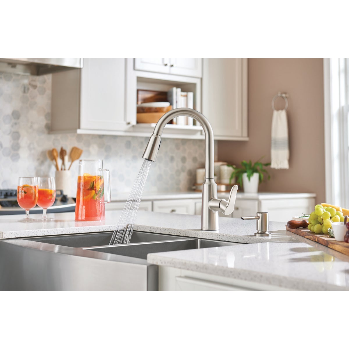 Moen Edwyn 1-Handle Pull-Down Kitchen Faucet with Soap Dispenser, Spot Resist Stainless Steel Image 3