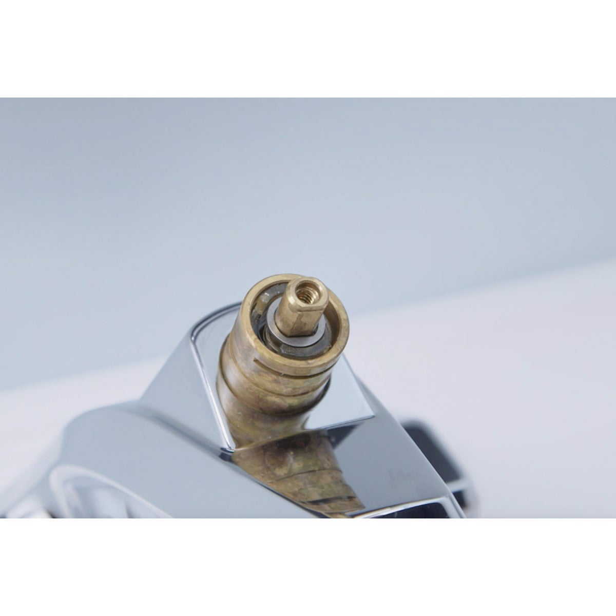 Moen Magnum 1-Handle Faucet Cartridge Image 4