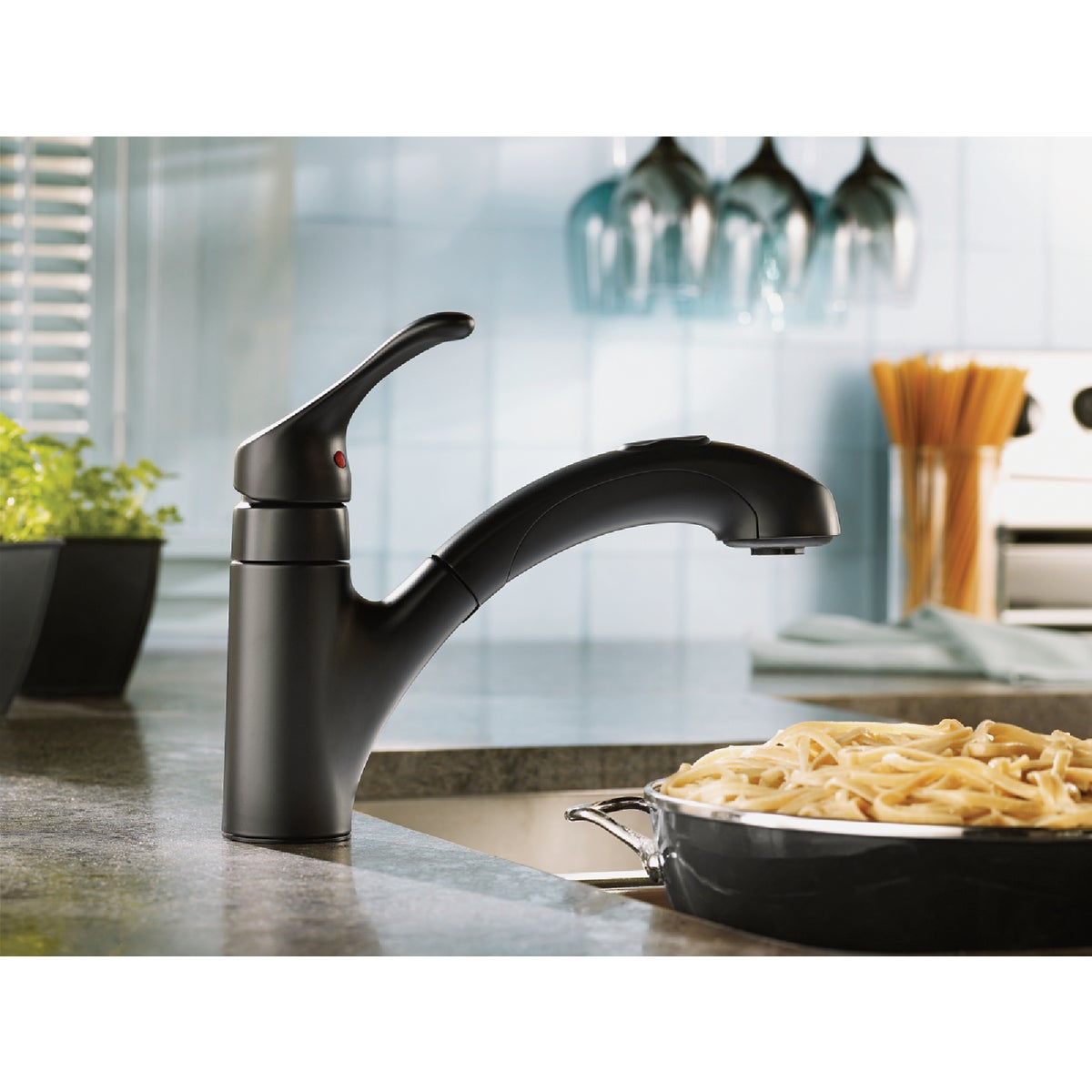 Moen Renzo 1-Handle Pull-Out Kitchen Faucet, Matte Black Image 3