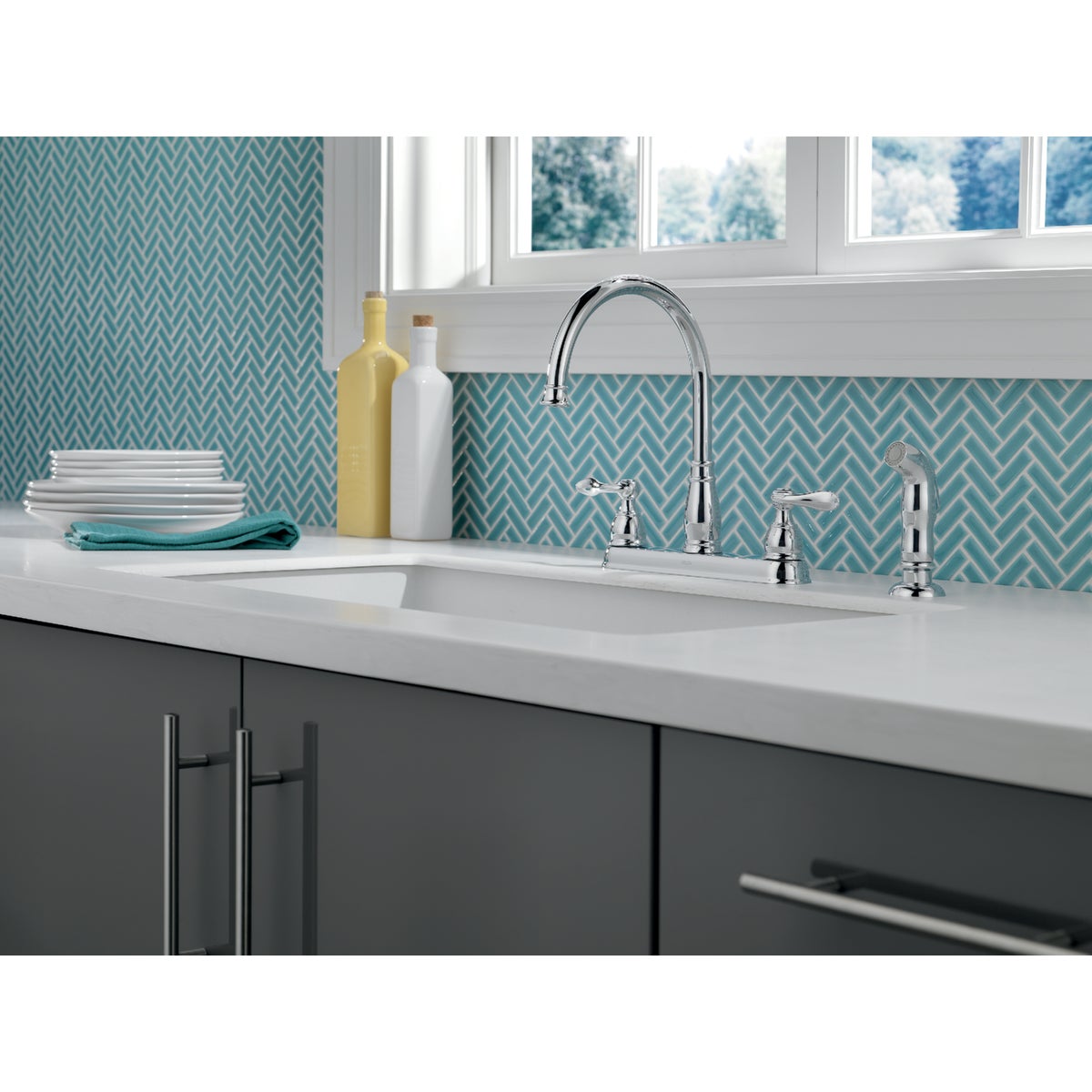 Delta Windemere 2-Handle Lever Kitchen Faucet with Side Spray, Stainless Image 2