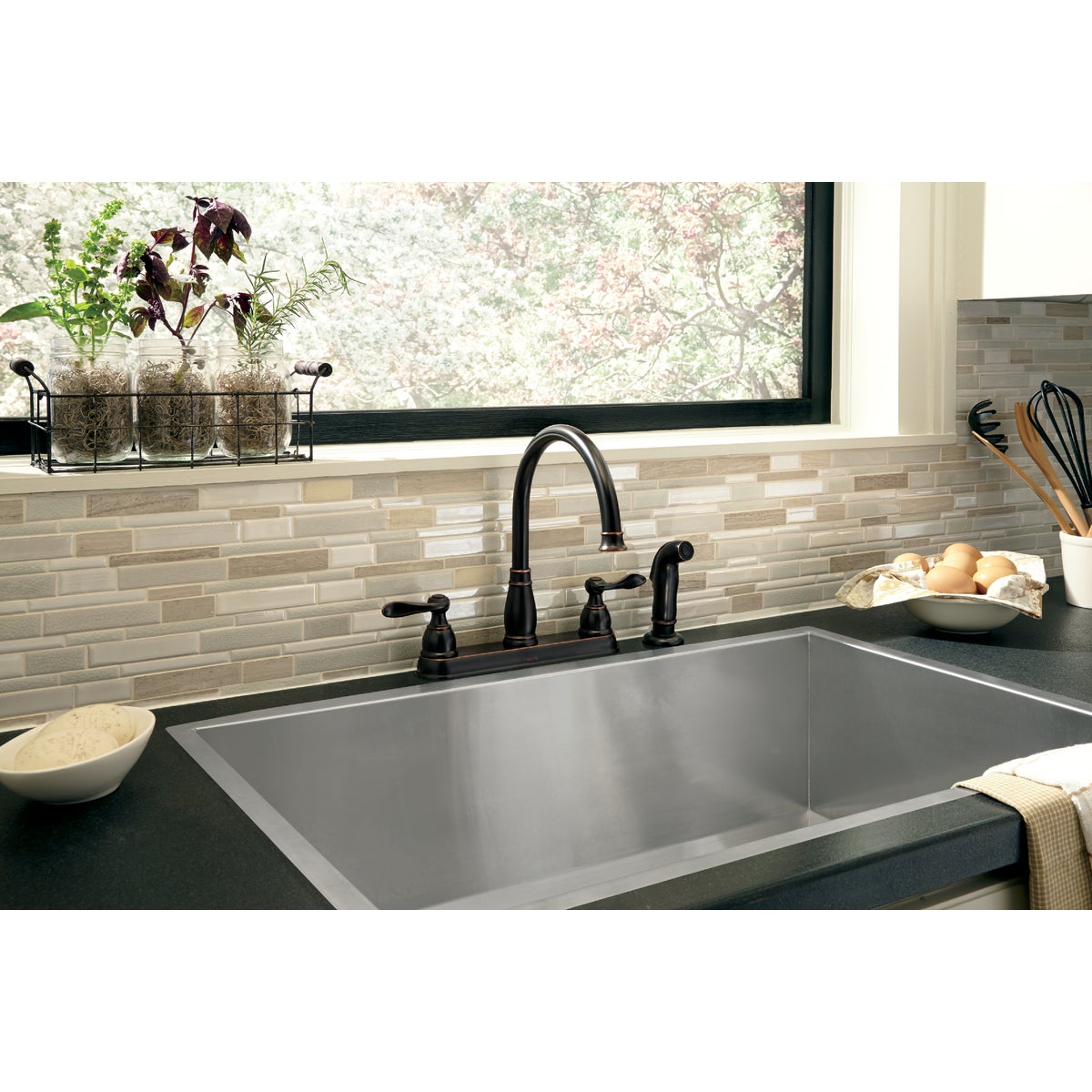 Delta Windemere 2-Handle Lever Kitchen Faucet with Side Spray, Oil-Rubbed Bronze Image 4