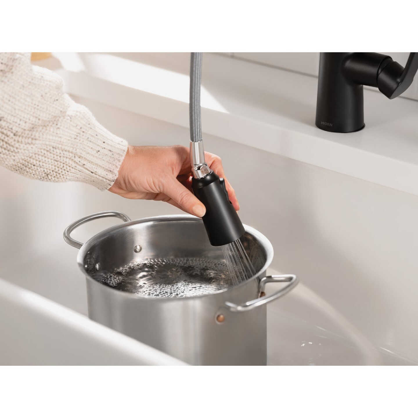 Moen Edwyn 1-Handle Pull-Down Kitchen Faucet with Soap Dispenser, Matte Black Image 3