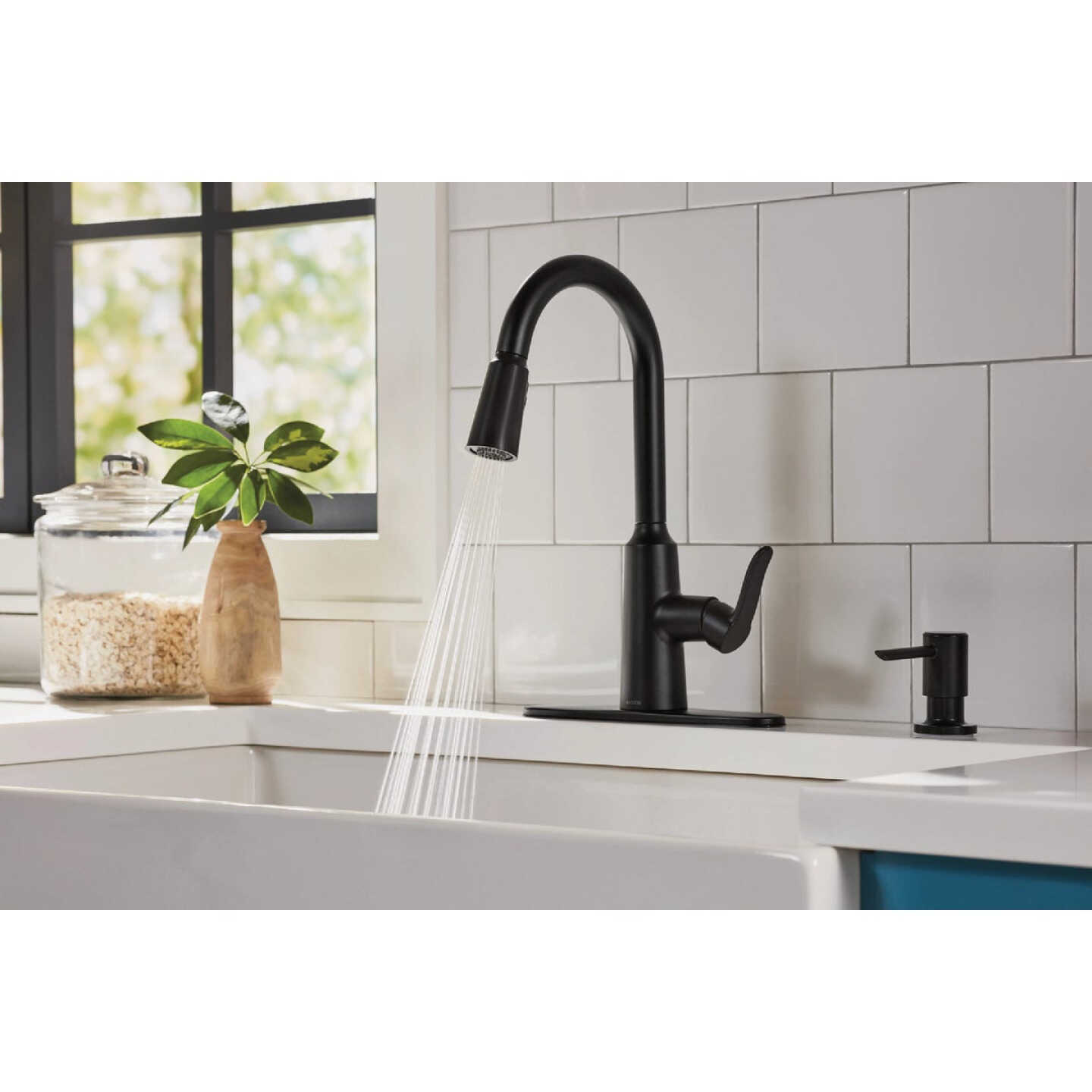 Moen Edwyn 1-Handle Pull-Down Kitchen Faucet with Soap Dispenser, Matte Black Image 4