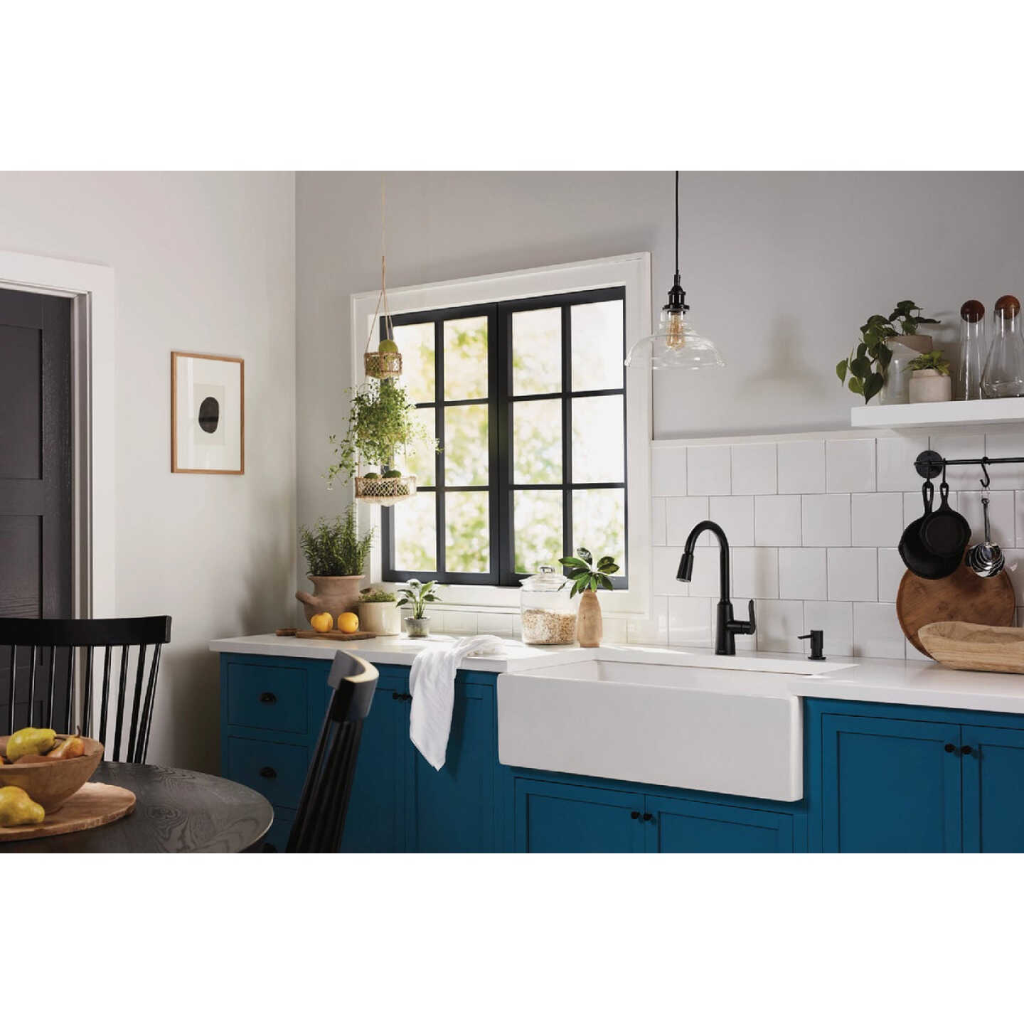 Moen Edwyn 1-Handle Pull-Down Kitchen Faucet with Soap Dispenser, Matte Black Image 5