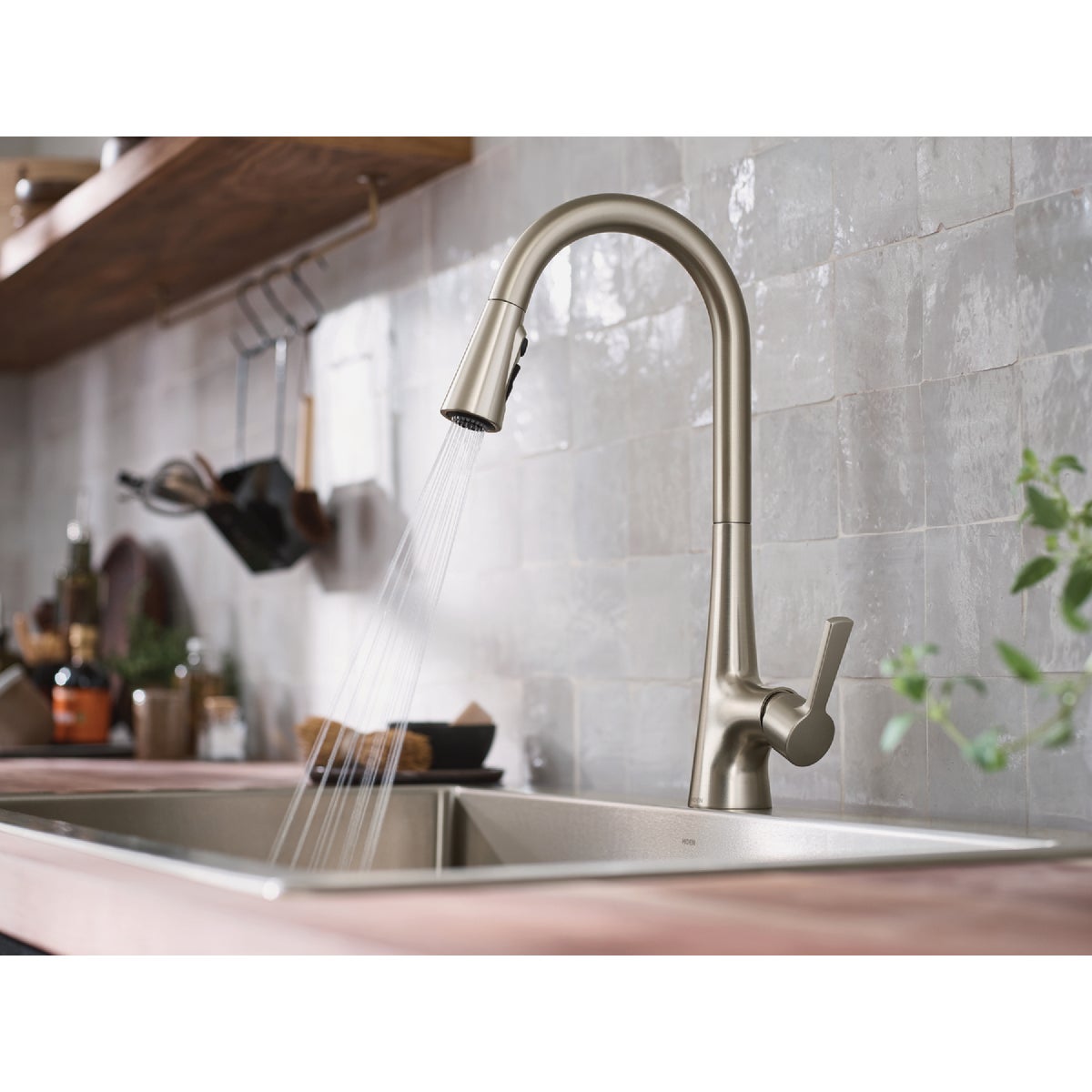 Moen Mikah Spot Resist Stainless One-Handle High Arc Pulldown Kitchen Faucet Image 4