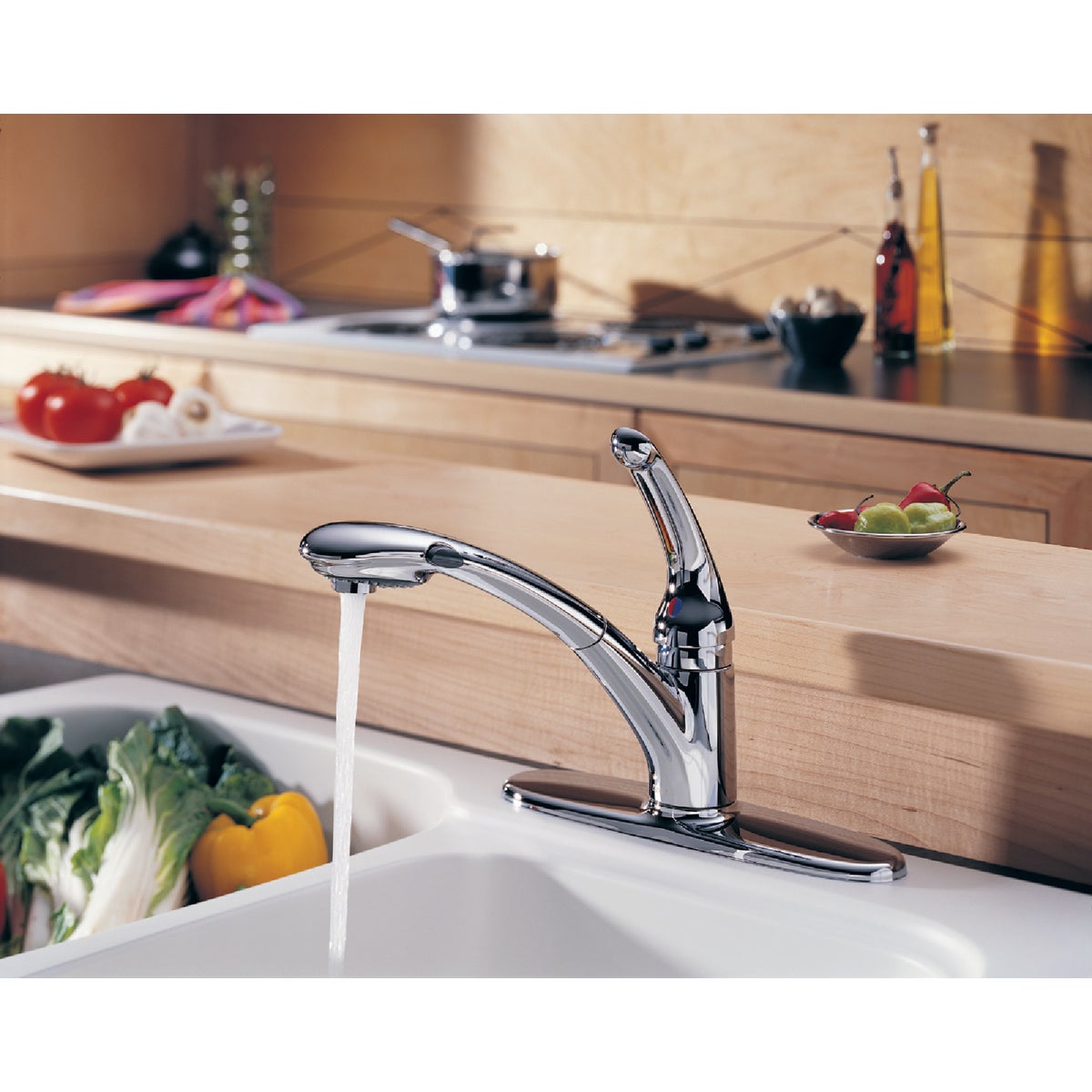 Delta Signature 1-Handle Lever Pull-Out Kitchen Faucet with Soap Dispenser, Chrome Image 6