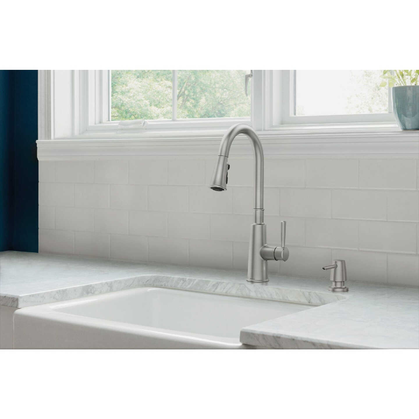 Moen Fenn 1-Handle Pull-Down Kitchen Faucet, Stainless Steel Image 2