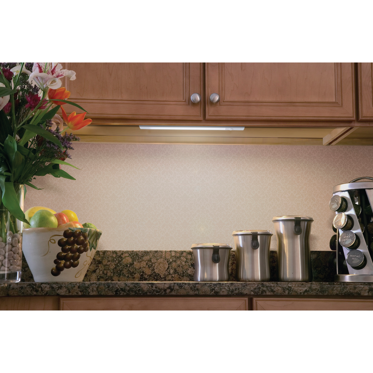 Good Earth Lighting 12 In. Plug-In White LED Under Cabinet Light Bar Image 2