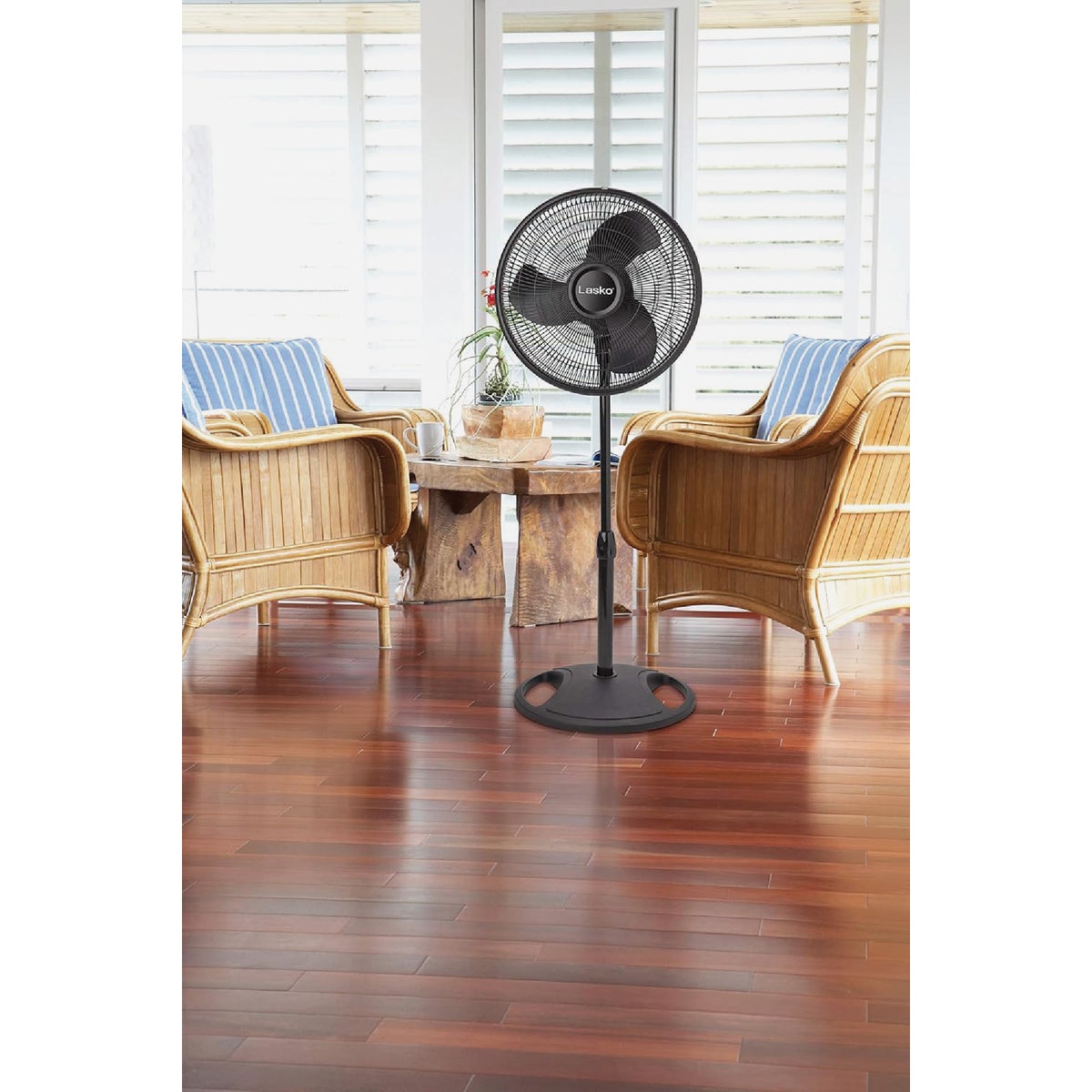 Lasko 16 In. Black Pedestal Fan Image 7