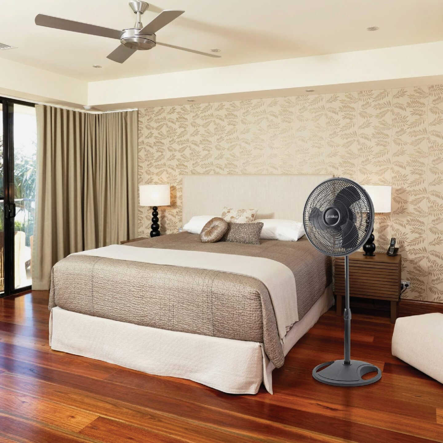 Lasko 16 In. Black Pedestal Fan Image 8