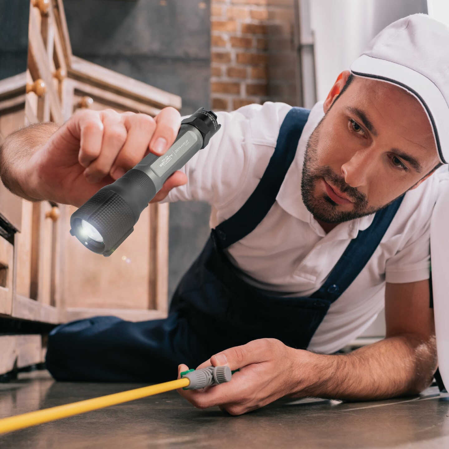 Police Security Zephyr-R 1500 Lm. LED Flashlight Image 3