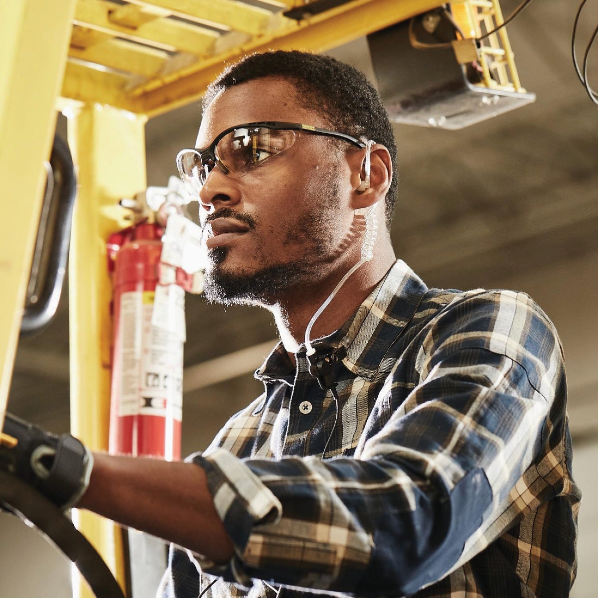 DEWALT Headset for DXFRS300 & DXFRS800 Walkie Talkie 2-Way Radios Image 2