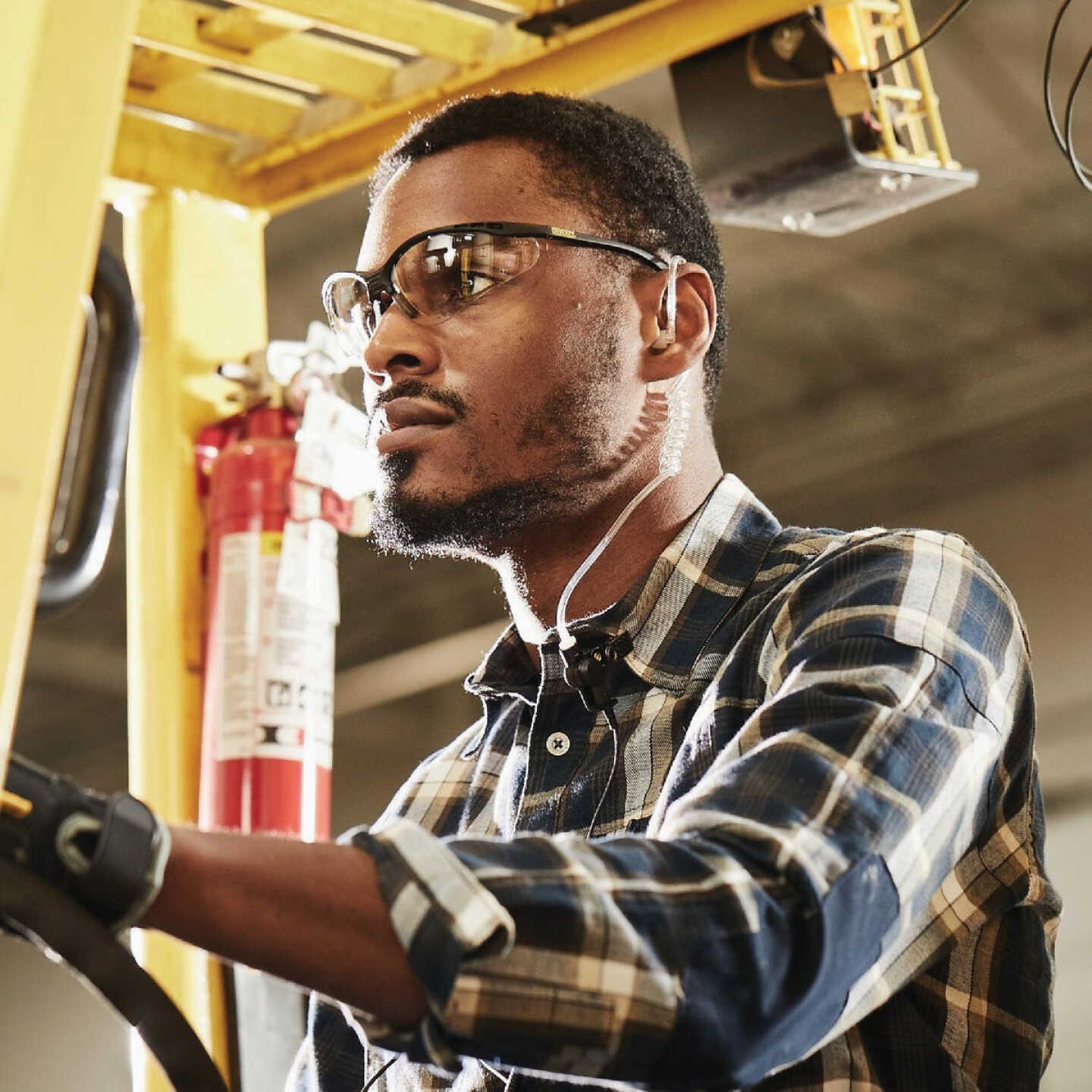 DEWALT Headset for DXFRS300 & DXFRS800 Walkie Talkie 2-Way Radios Image 2