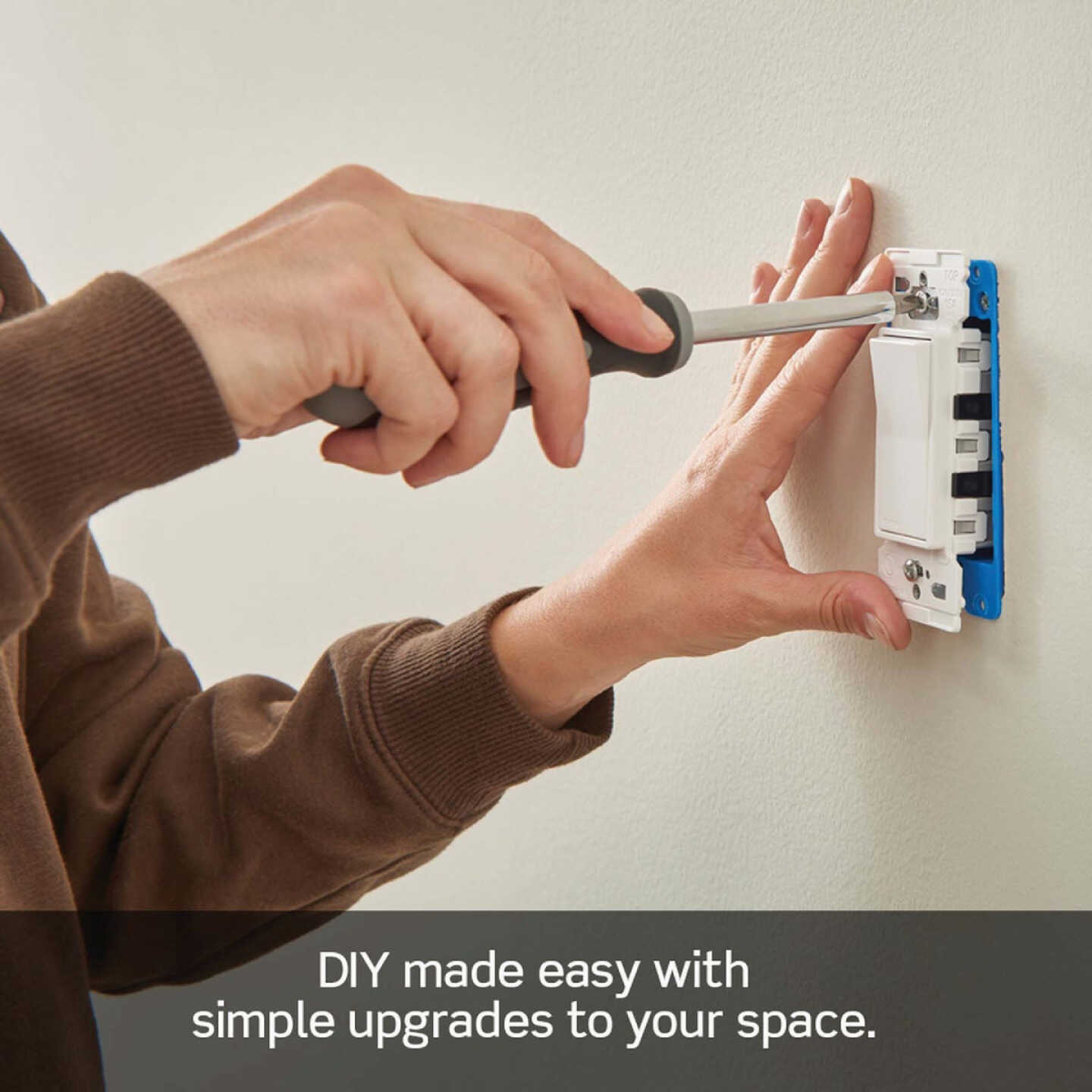 Leviton Decora Lever Edge Residential Grade 15A Rocker Single Pole Switch, White (10-Pack) Image 6