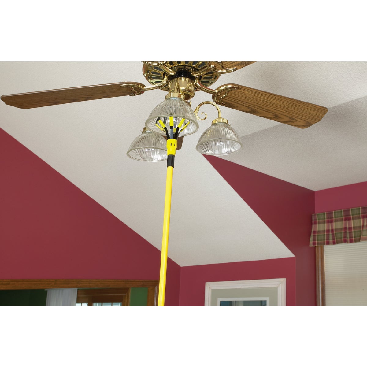 Bayco A-Line/Flood/Track Light Bulb Changer Kit with 11 Ft. Pole Image 4