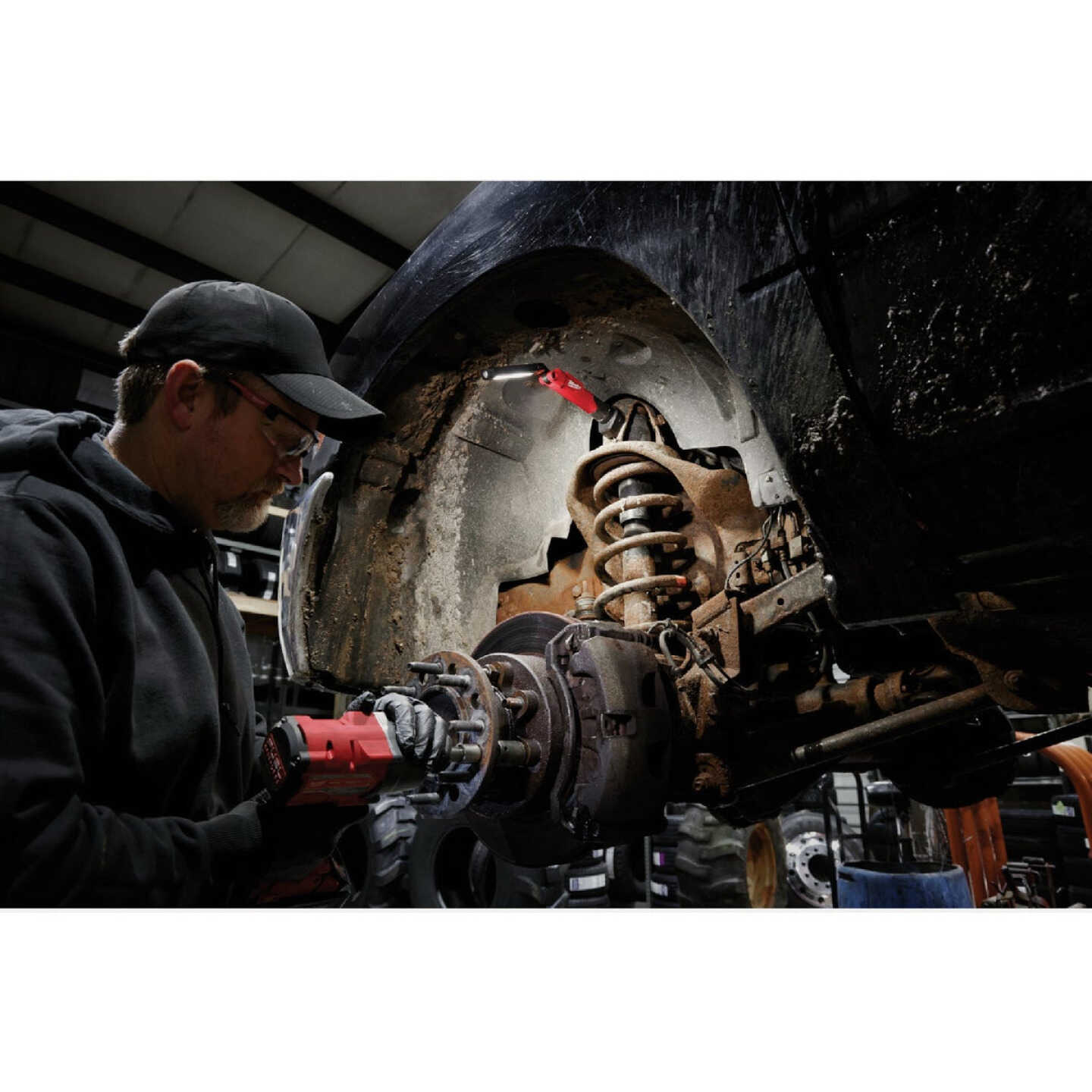 Milwaukee REDLITHIUM 550 Lm. LED USB Stick Light with Magnet Image 3