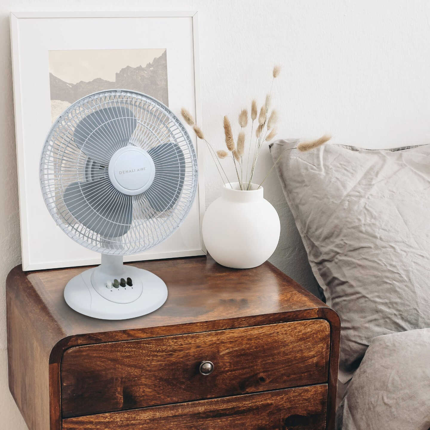 Denali Aire 16 In. White 3-Speed Oscillating Table Fan Image 2