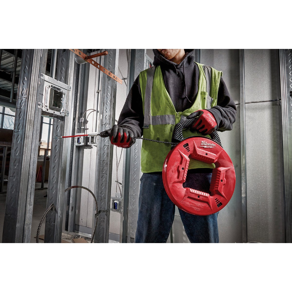 Milwaukee 100 Ft. Polyester Fish Tape Image 2