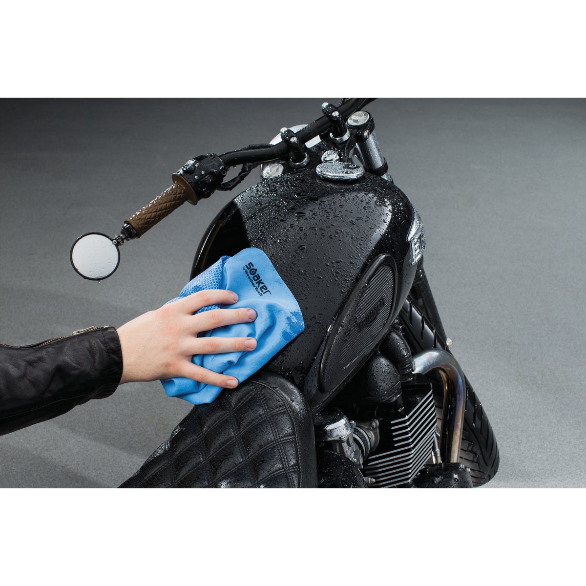 WeatherTech Soaker 17 In. W x 27 In. L Detailing Towel Image 4