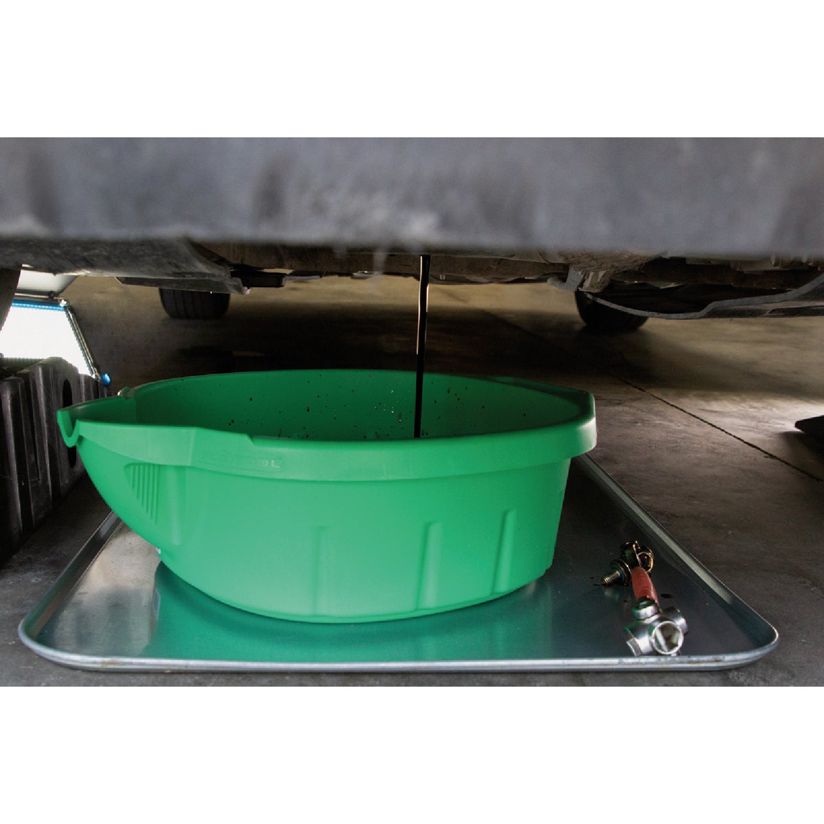 FloTool Super Duty 20 Qt. Less Mess Oil Drain Pan Image 2