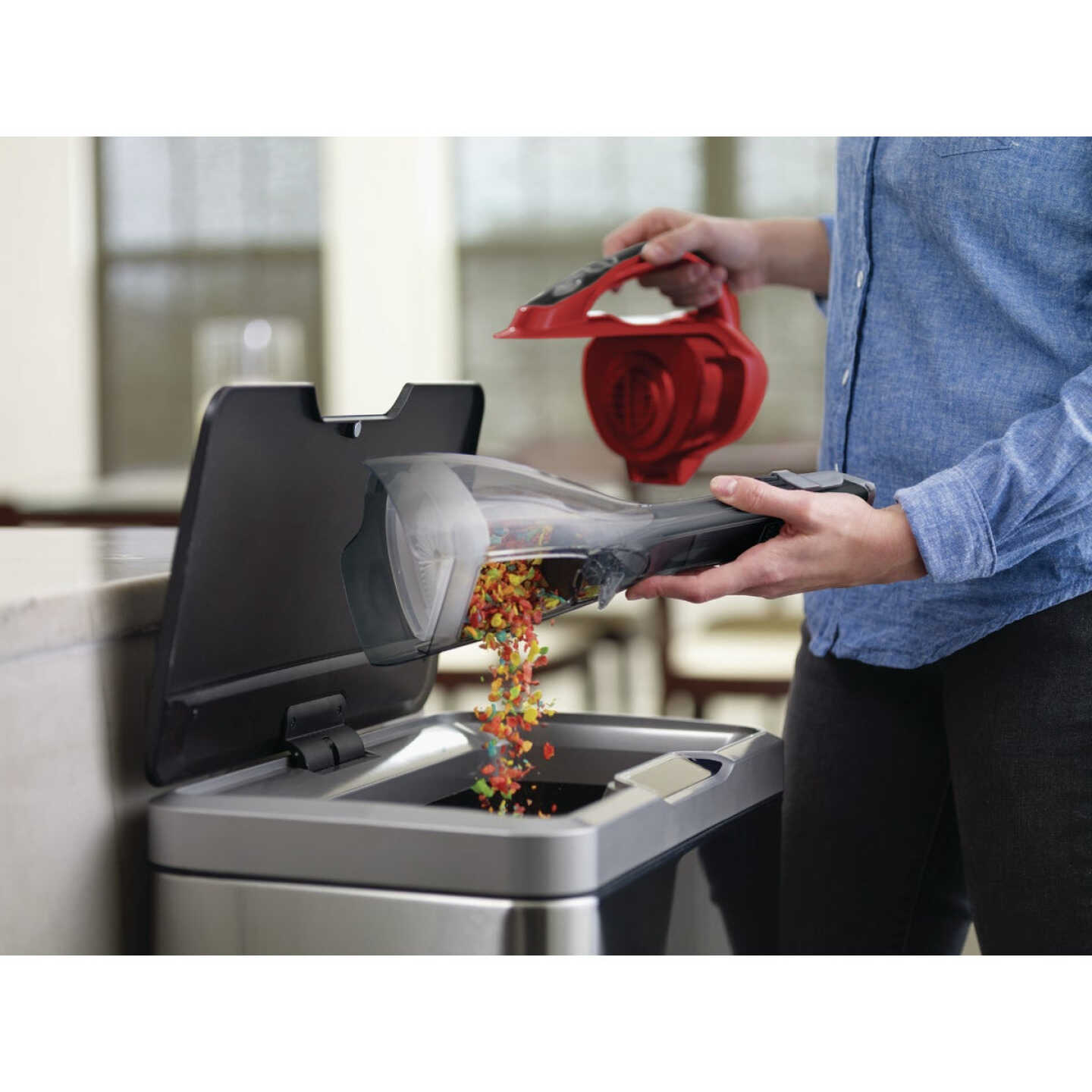 Black & Decker Dustbuster 10.8V 2.0AH Chili Red Cordless Handheld Vacuum Cleaner Image 2