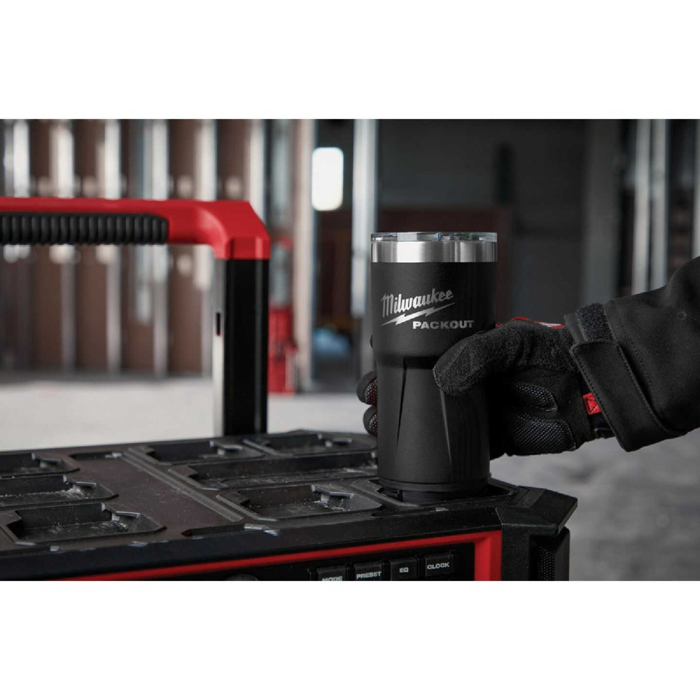 Milwaukee PACKOUT 20 Oz. Black Insulated Tumbler Image 6