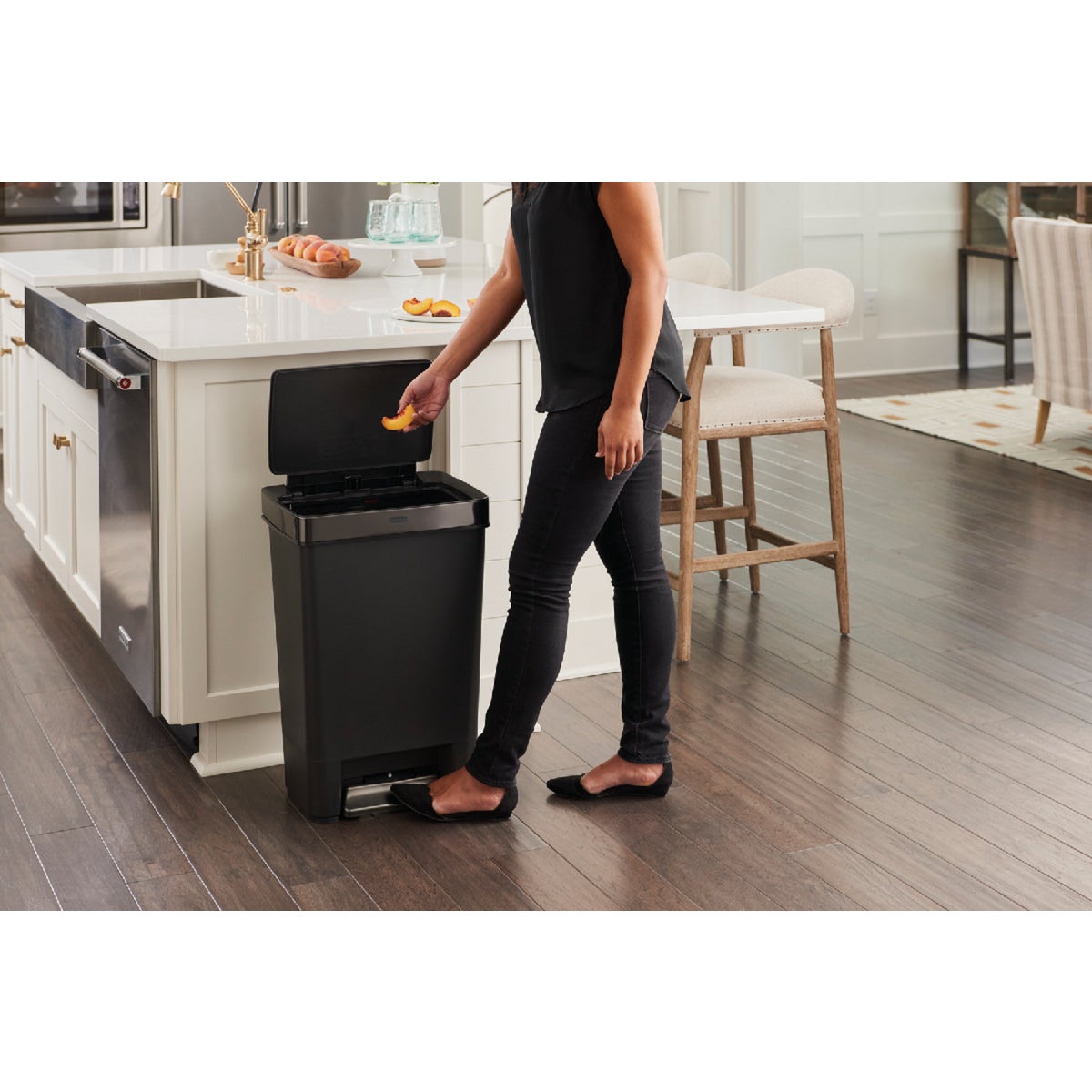 Rubbermaid 13 Gal. Premier Series IV Step-On Trash Can with Stainless Steel Lid Image 2