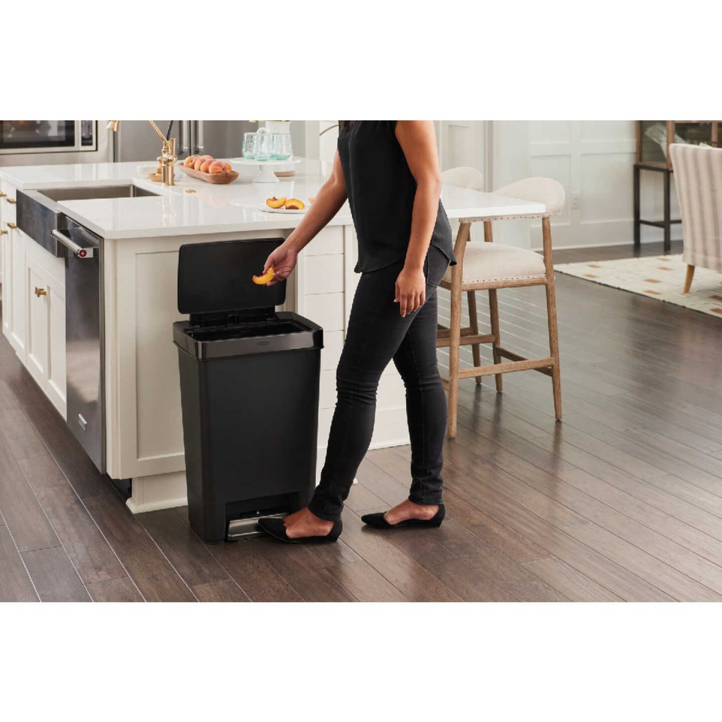 Rubbermaid 13 Gal. Premier Series IV Step-On Trash Can with Stainless Steel Lid Image 2