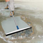 Unger Professional LockOn 22 In. Foam Floor Squeegee Image 2