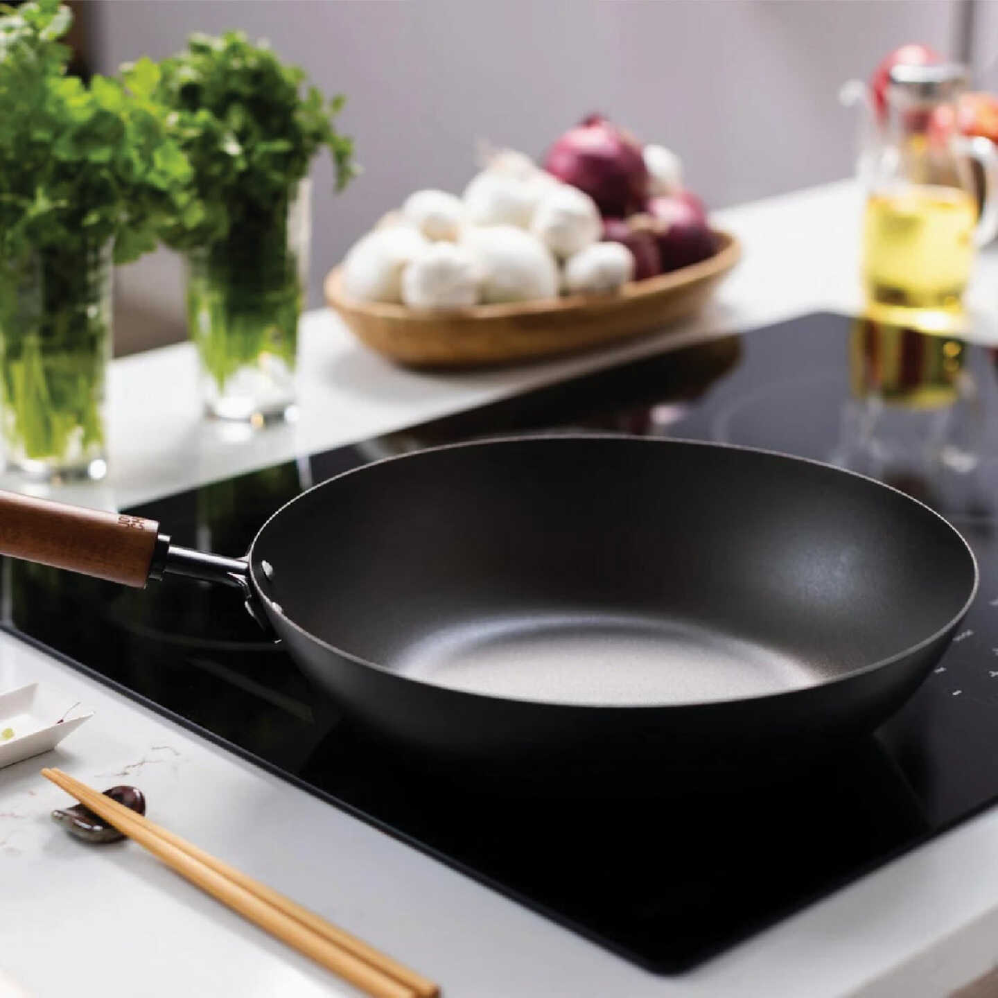 Joyce Chen Classic Series 12 In. Carbon Steel Preseasoned Stir Fry Pan Image 4