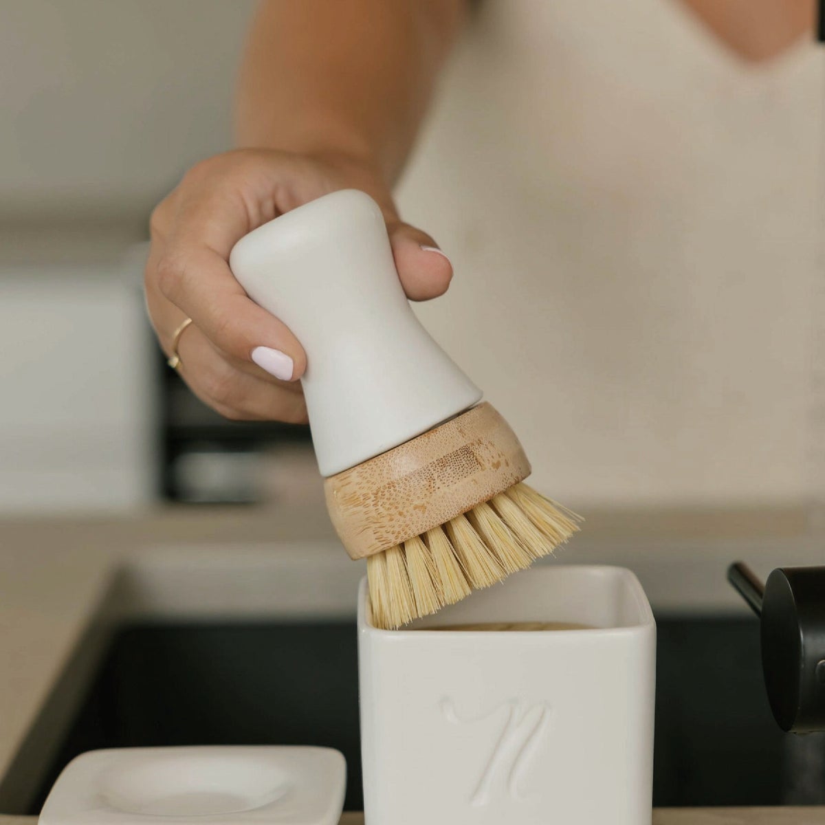 Nellie's Forever Dishwashing Brush Image 3