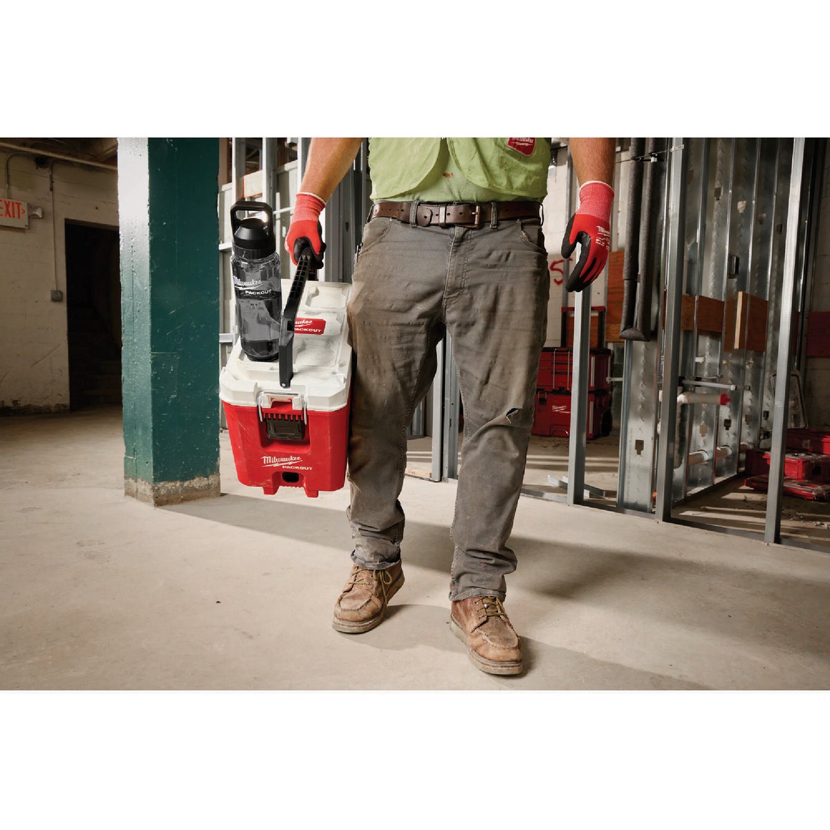 Milwaukee PACKOUT 34 Oz. Plastic Bottle with Chug Lid, Black Image 6