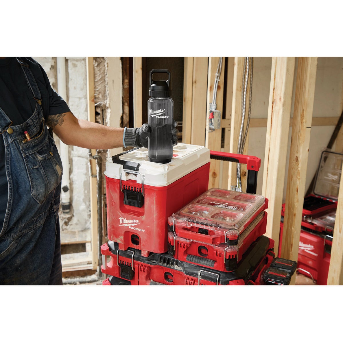 Milwaukee PACKOUT 34 Oz. Plastic Bottle with Chug Lid, Black Image 5