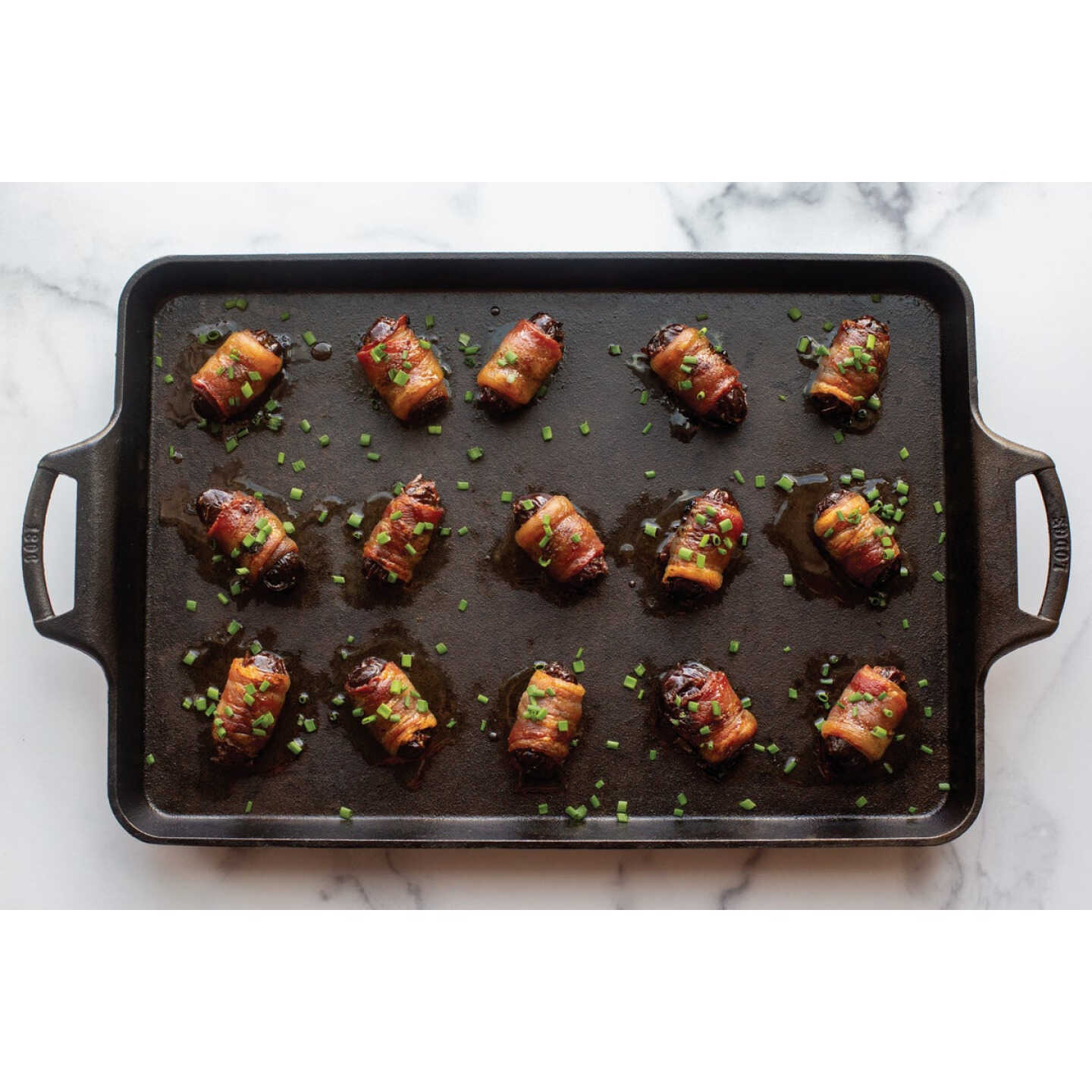 Lodge 10.5 In. W. x 15.5 In. L. Seasoned Cast Iron Baking Pan Image 2