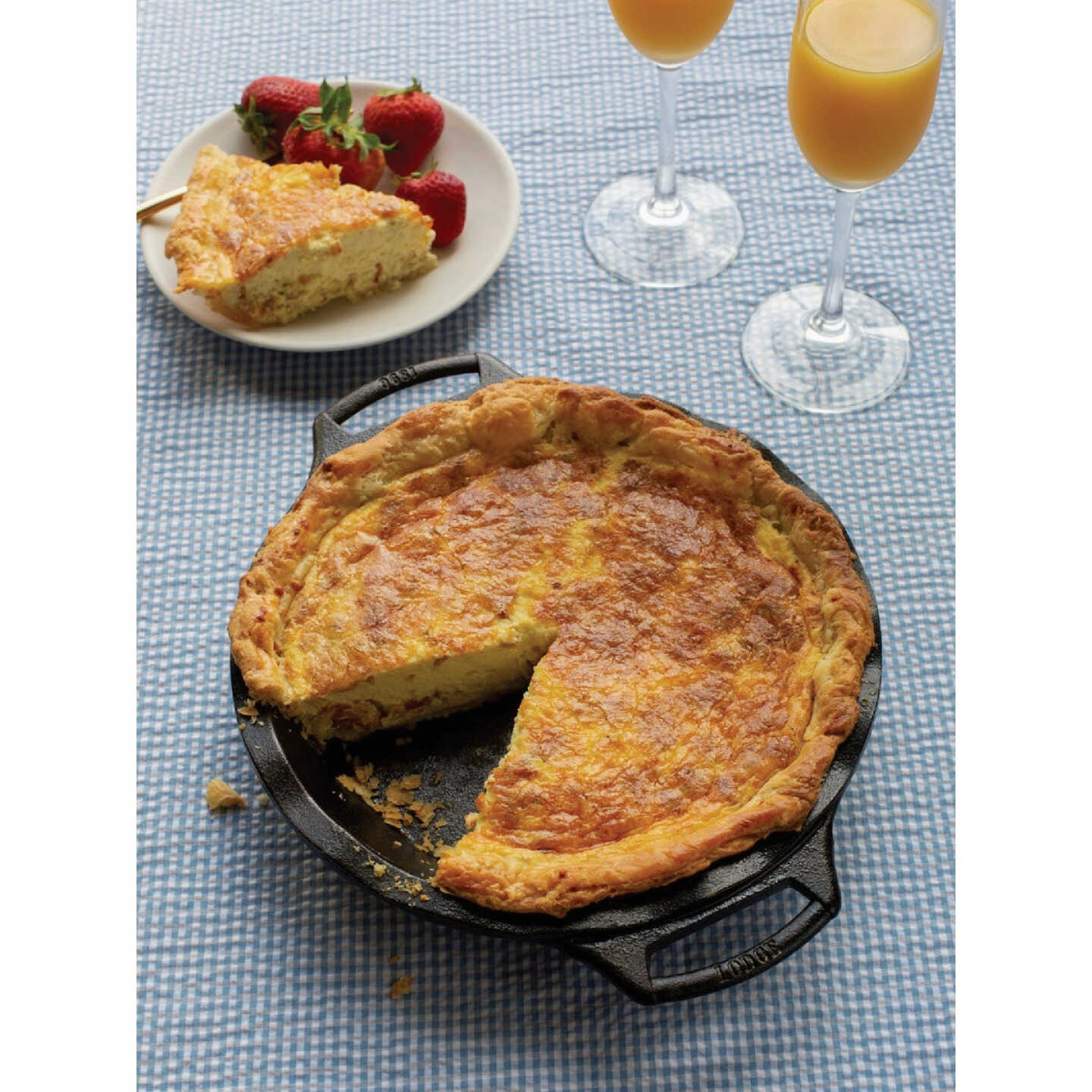 Lodge 9 In. Seasoned Cast Iron Pie Pan with Dual Handles Image 2