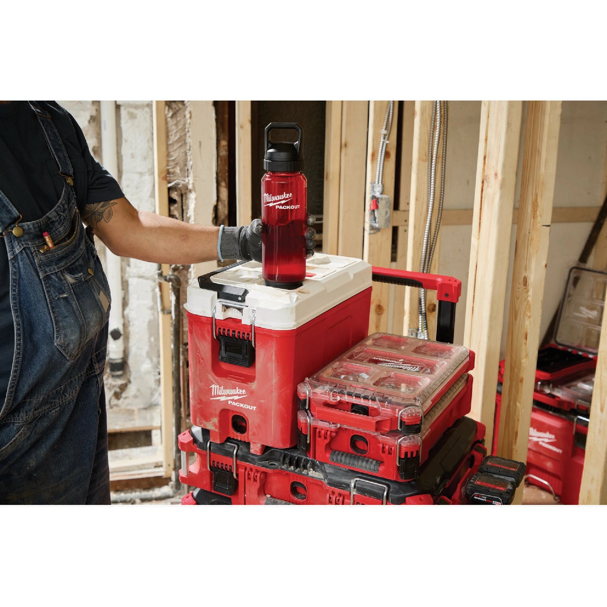 Milwaukee PACKOUT 34 Oz. Plastic Bottle with Chug Lid, Red Image 5