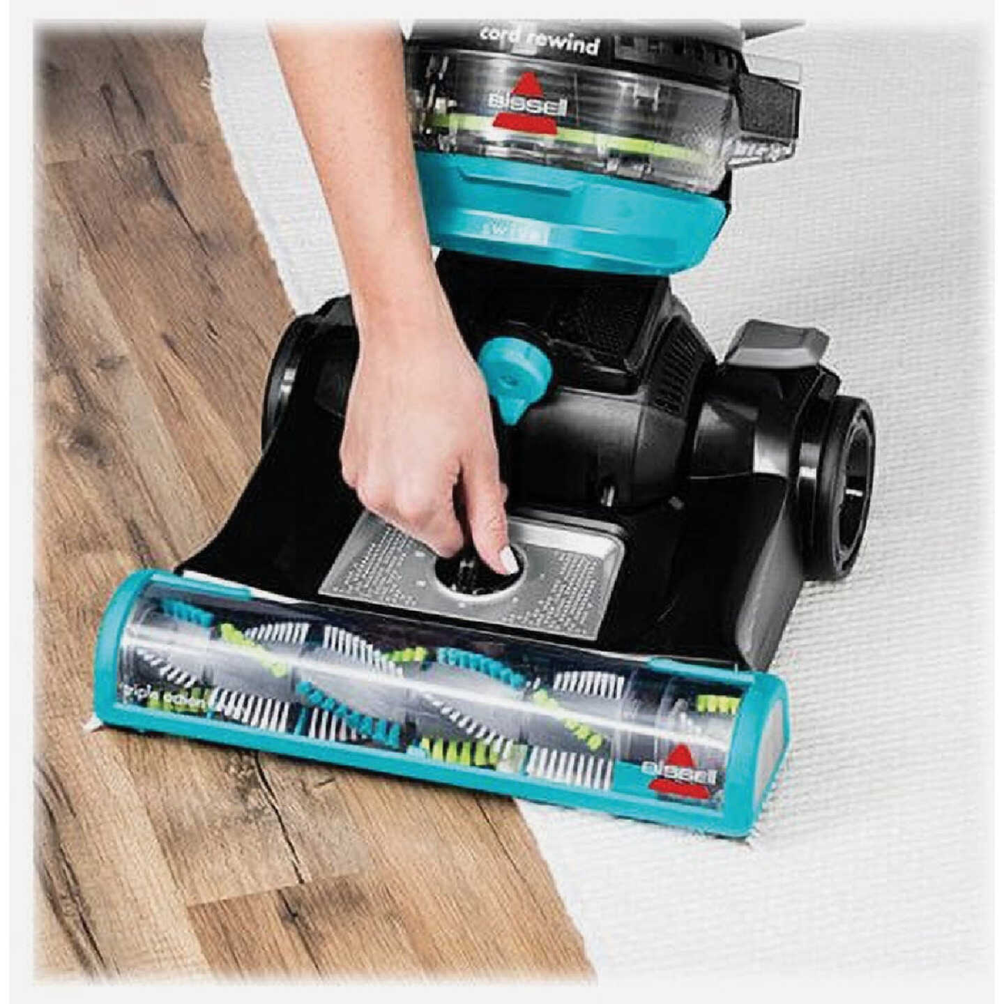 Bissell CleanView Swivel Rewind Pet Vacuum Cleaner Image 4