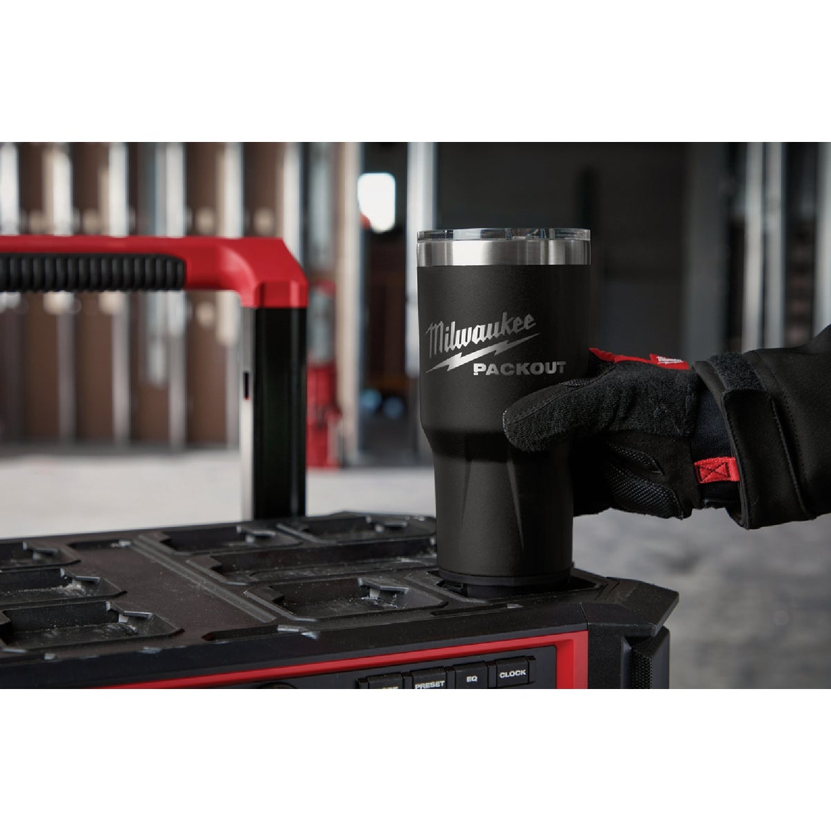 Milwaukee PACKOUT 30 Oz. Black Insulated Tumbler Image 6