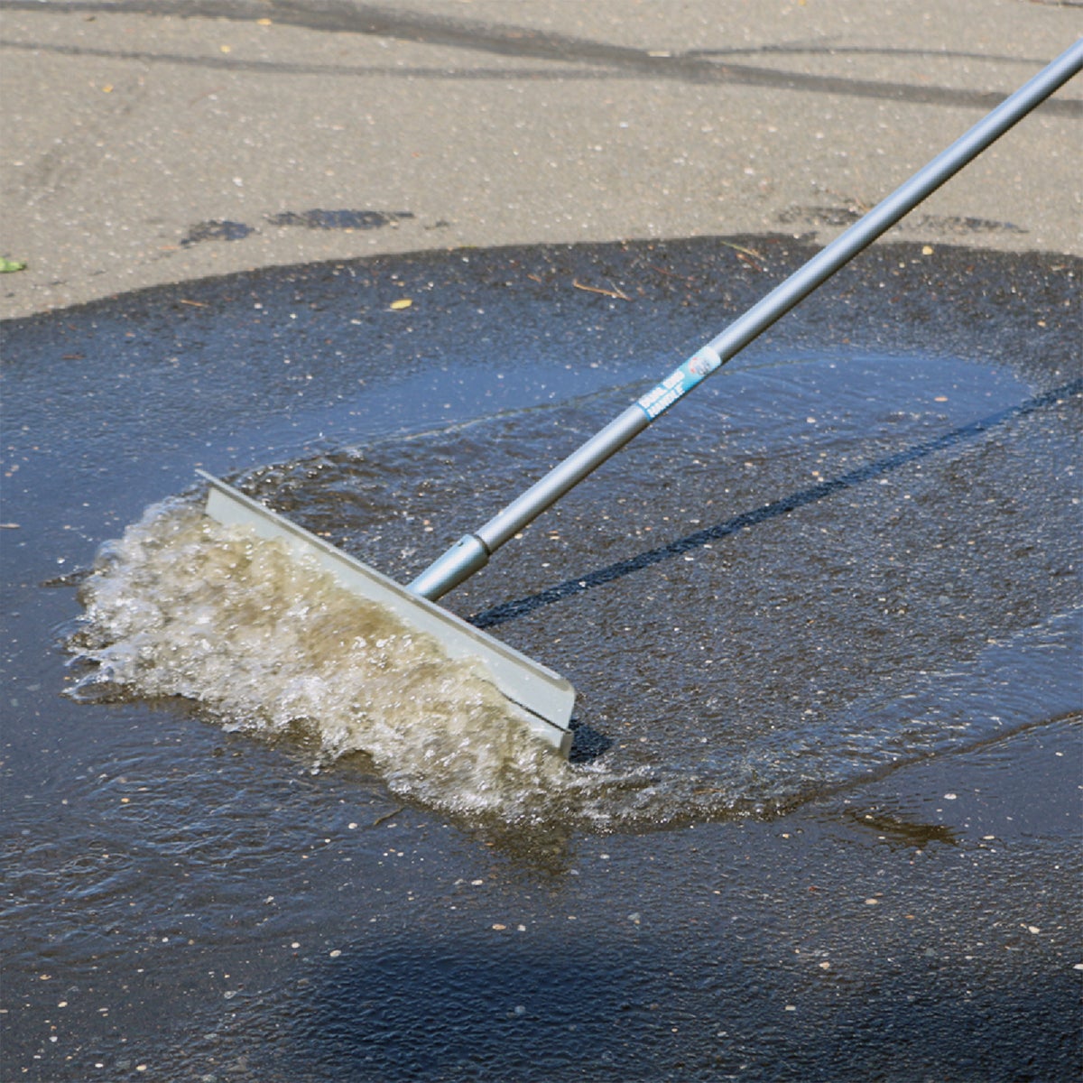 Unger Professional AquaDozer MAX 24 In. Smooth Surface Floor Squeegee Image 2